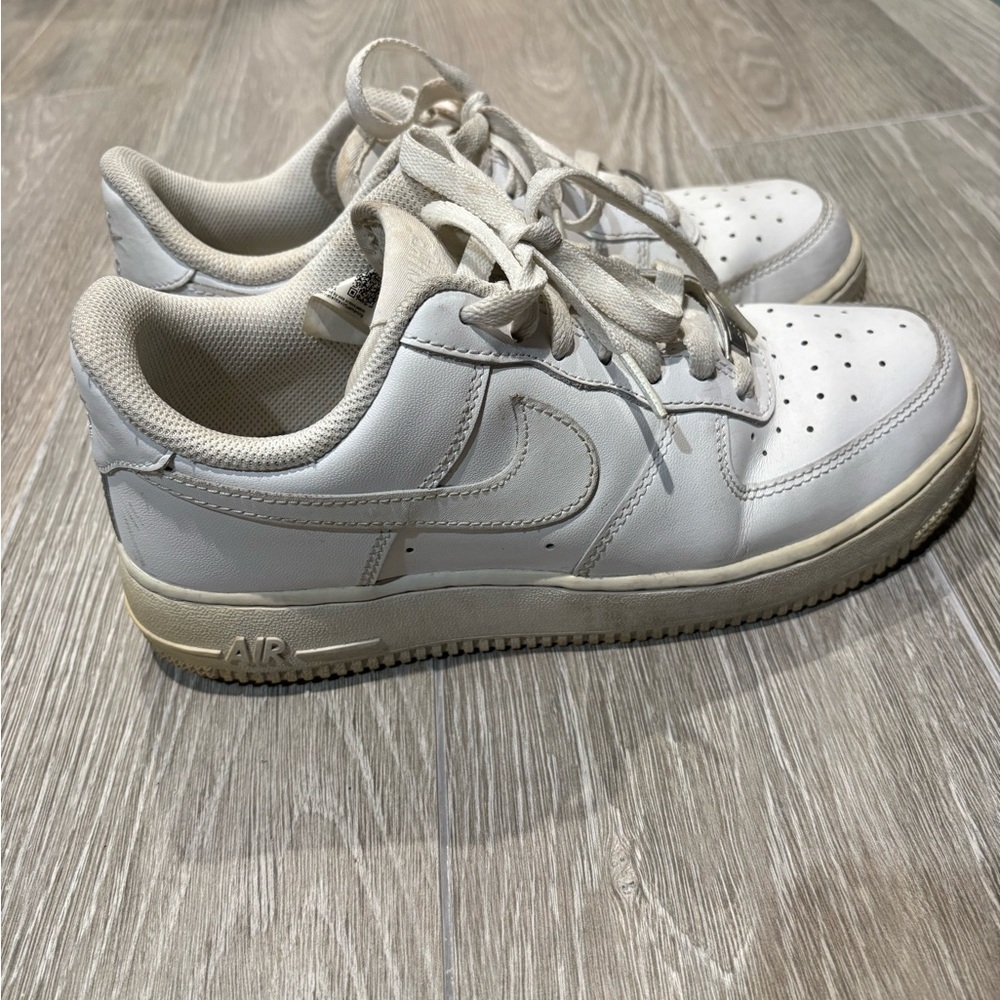 Nike White Low-Top Sneakers - Classic AF1 Style - Picture 2 of 7